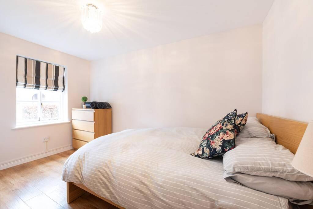 Burlington Place, Shrewsbury. 2 Bedroom, Private Parking, 5 Minutes From Town Dış mekan fotoğraf